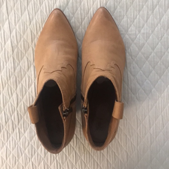 Frye Leather Tan Bootie Ankle Boots Stacked Heel Side Zipper Size 8 M - Picture 8 of 15